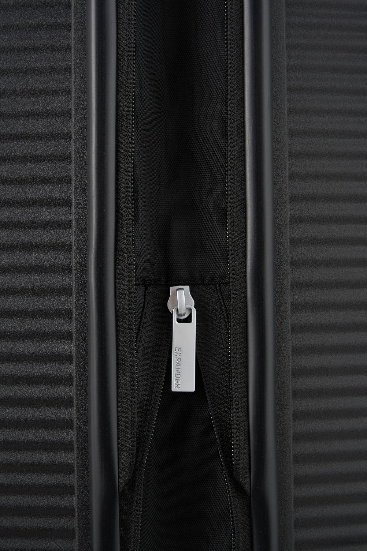 American Tourister Curio Book 68cm Case - Image 20